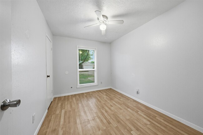 Building Photo - 18602 Lippizaner Dr