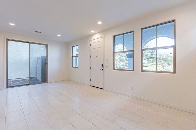 Building Photo - Three Bedrooms! Newer Neighborhood - conve...
