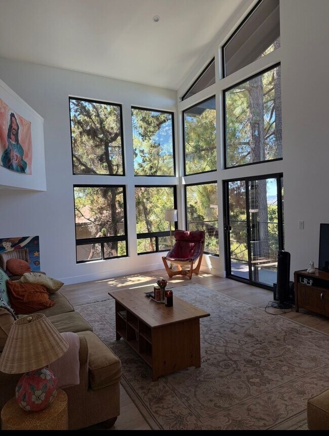 Building Photo - Beautifully Remodeled 4 Bedroom Home