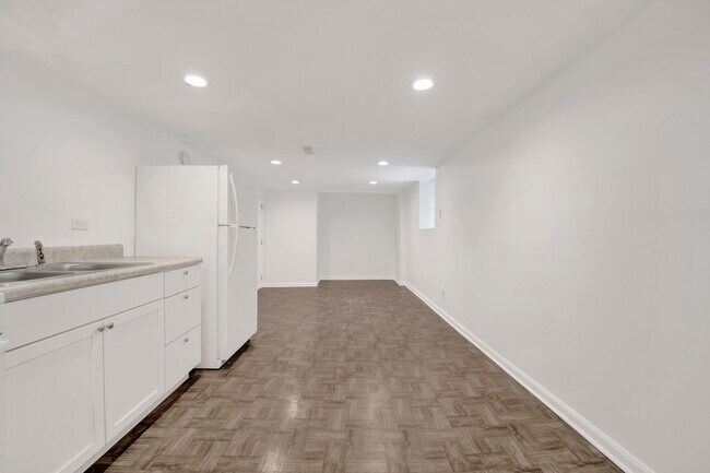 Building Photo - 5037 W Winona St