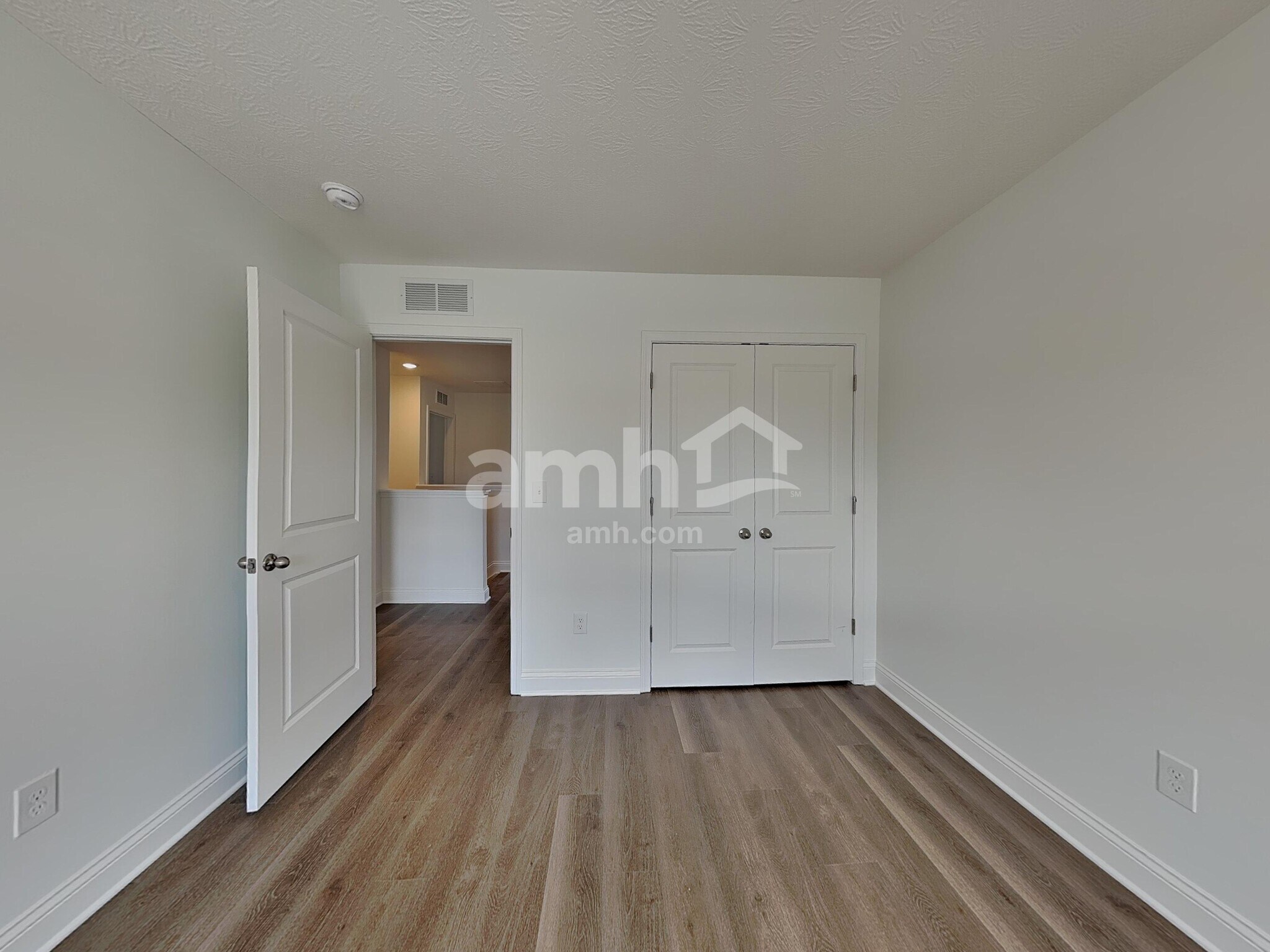 Building Photo - 9106 Henley Ave