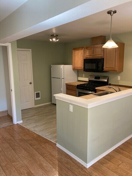 Kitchen - 8208 NE 115th Way