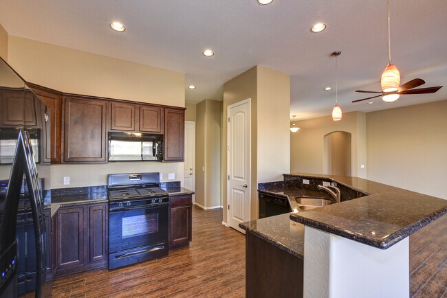 Building Photo - 4844 Salem Pl