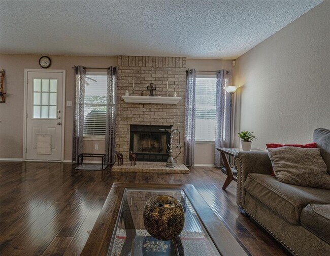 Building Photo - 3905 Lemos Dr