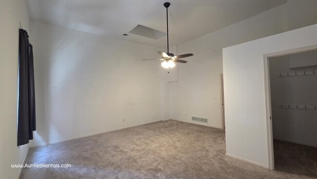 Building Photo - 3-Bedroom Upper-Level Condo in Historic Downtown Stillwater