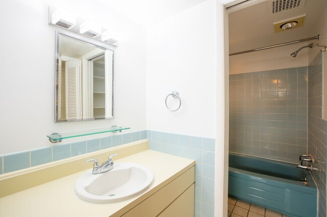 Building Photo - Lovely 1 BR/1 BA Condo in Logan Circle!