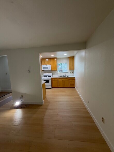 new flooring - 136 Pryce St