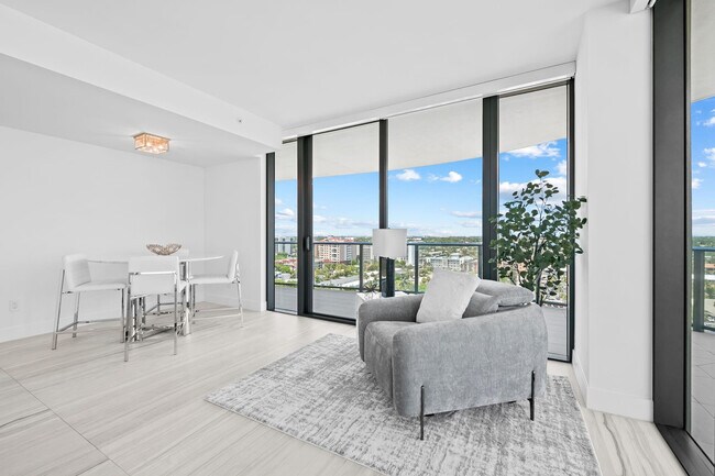 Building Photo - 730 N Ocean Blvd