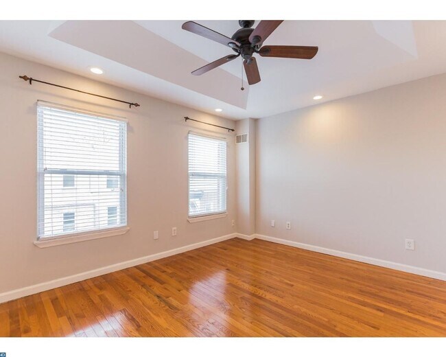 Building Photo - Point Breeze Townhome