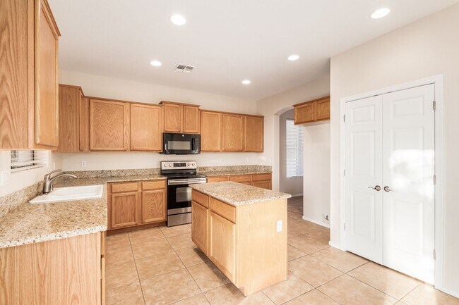 Building Photo - Gorgeous Golf Course Views in Gilbert, AZ!  MOVE-IN SPECIAL:  FIRST MONTH FREE!!!