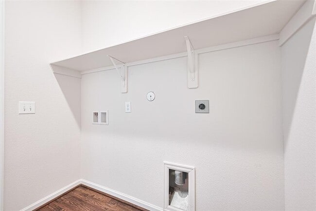 Building Photo - 1025 Banyon Tree Ln