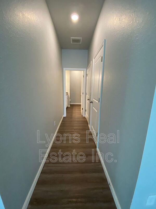 Building Photo - 2497 Cortland Ave