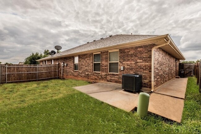 Building Photo - 3602 Janus