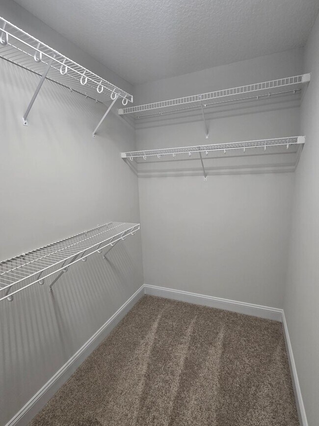 Building Photo - 918 Uplands Ln