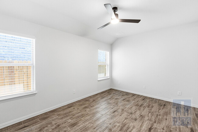 Building Photo - 188 Danbark Dr