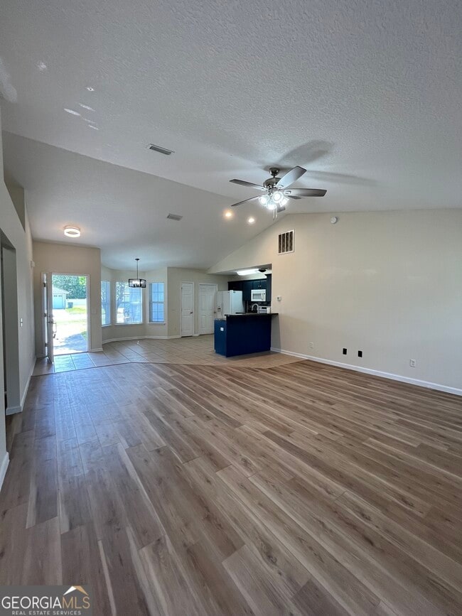 Building Photo - 207 Royal Palms Ave