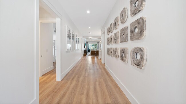 Building Photo - 28 Pelican Glide Ln