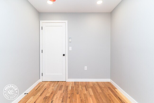 Building Photo - 2289 Pacific St