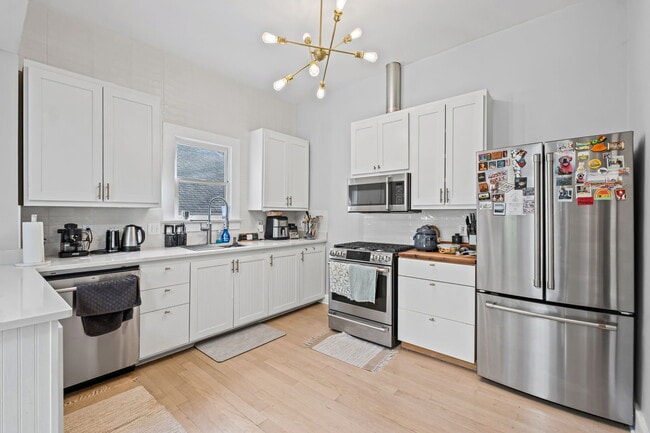 Building Photo - 805 Antone St NW