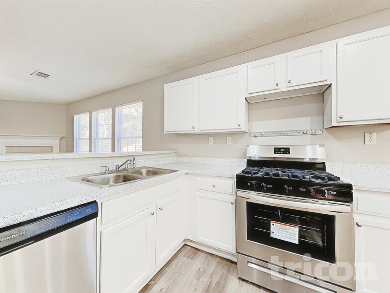Building Photo - 610 Stonecrest Dr