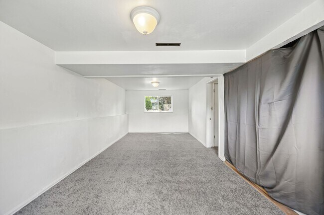 Building Photo - 1551 Chadwick Dr