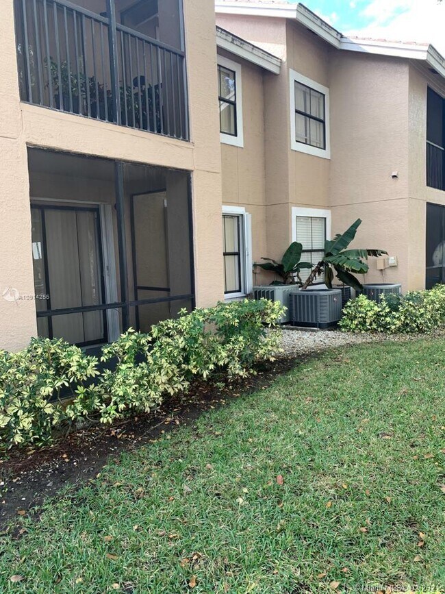 Building Photo - 15600 SW 106th Ln