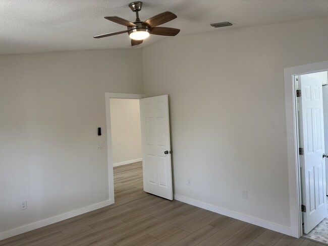 Building Photo - Remodeled 4-bedroom 2 bath 2 car garage in...