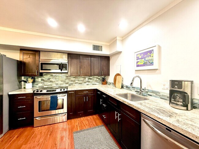 Building Photo - Furnished One Bedroom - Smoke Tree Raquet Club