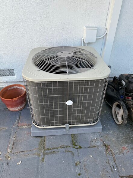 A/C Unit - 2617 Lakemoor Pl