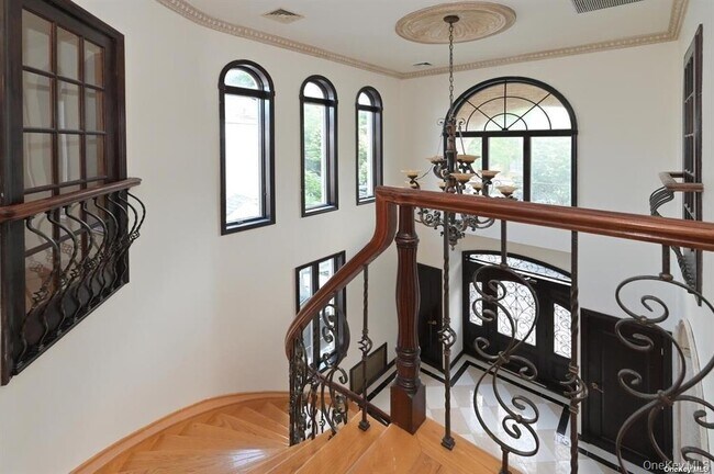 Building Photo - 108-35 66th Rd