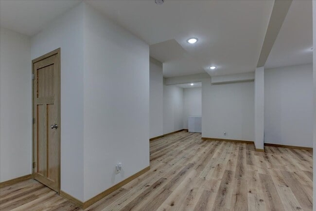 Building Photo - Single Family Home - 4+ Bedroom | 2 Bath