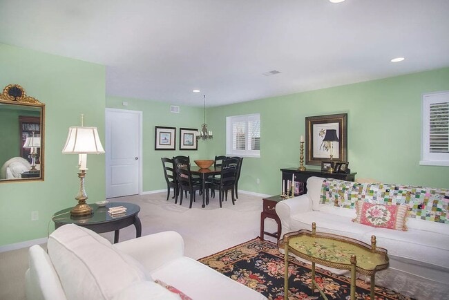Building Photo - SOUTH SIDE HOLLAND 4 BED 3 BATH HOME
