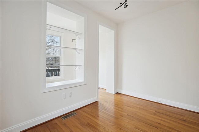 Building Photo - Pet Friendly Luxury DC TH - 3 bed +  3.5 B...