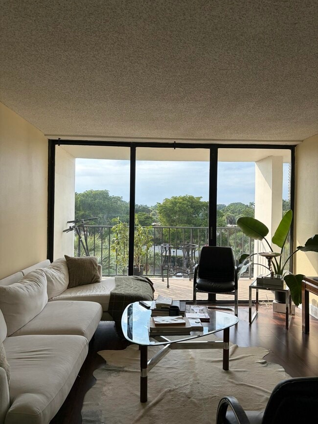 Building Photo - 1830 Embassy Dr