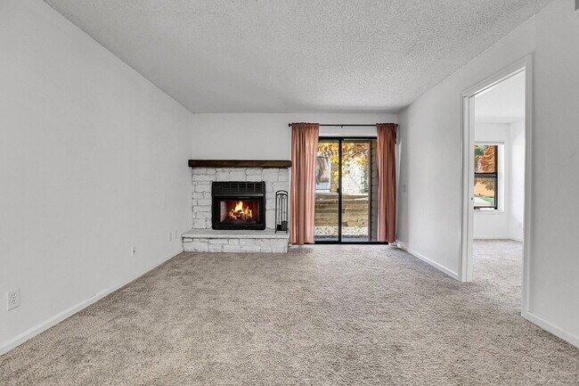 Building Photo - $1,195.95, 1-bed, 1-bath floor-level condo located in Aurora.