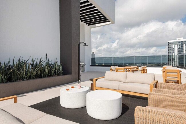 Building Photo - 225 N Miami Ave