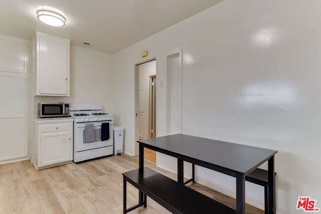 Building Photo - 4360 McLaughlin Ave