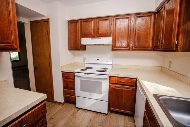 Building Photo - 4208 Foxfire Ct