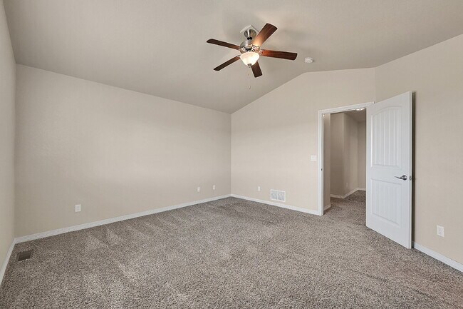 Building Photo - $2,145.00, 4-bed, 2.5-bath located in Colo...