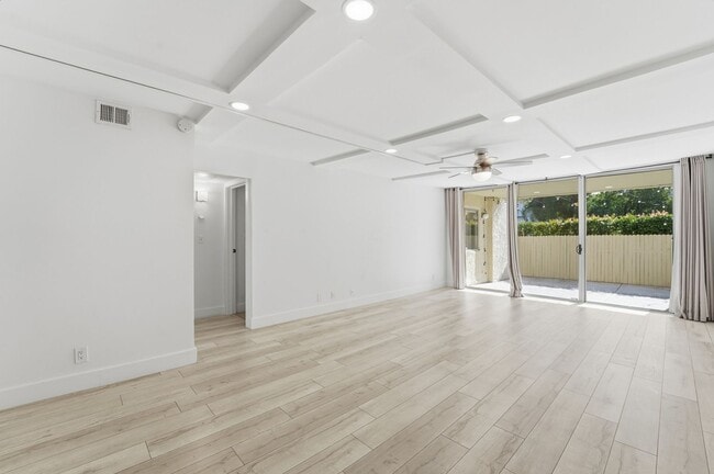 Building Photo - Beautiful 2-bedroom, 2-bathroom home nestled in the vibrant heart of Scottsdale. ALL UTILITIES IN...