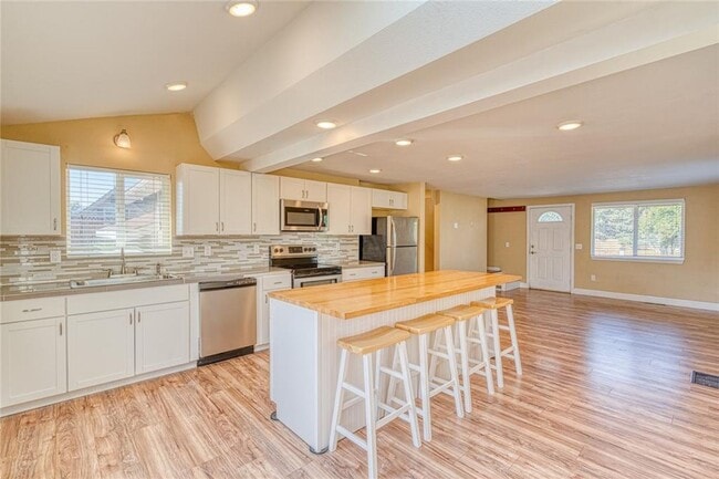 Building Photo - 296 Hartt Hill Dr