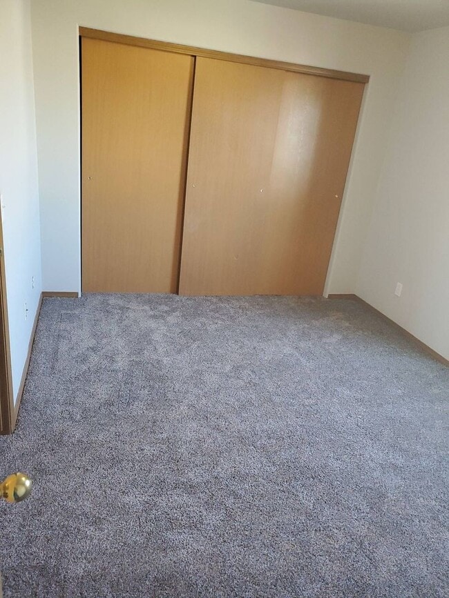 Building Photo - Wonderful 3 bedroom 2 bath Duplex in Post ...