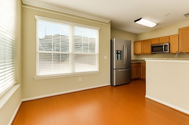 Building Photo - Fabulous 2br/2ba for rent in convenient Ga...
