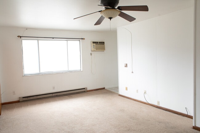 Building Photo - 2981 3rd Ave