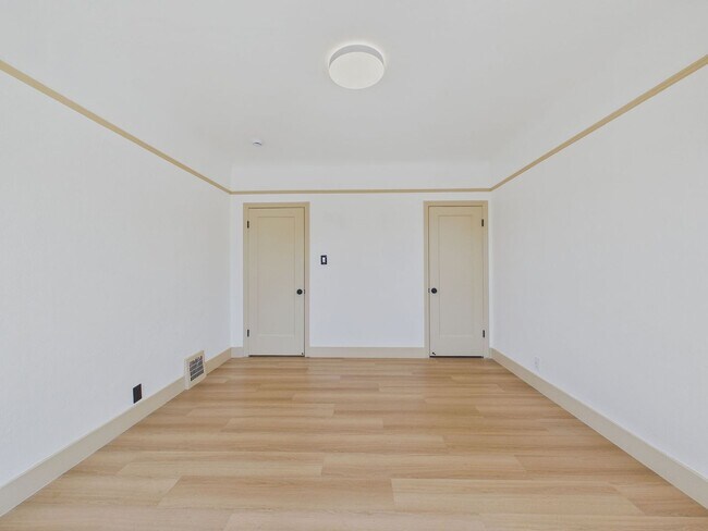 Building Photo - 58 Vale St