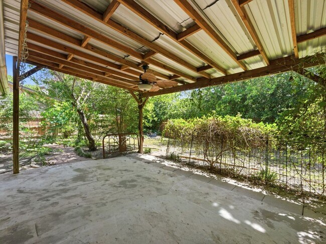 Building Photo - 1114 Churing Dr