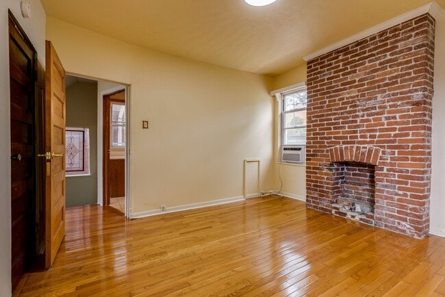 Building Photo - AVAILABLE June 2026 - Beautiful 4 Bedroom, 2 Bath Home w/ Front Porch Swing!