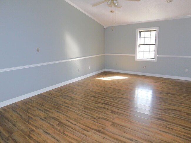 Building Photo - 2128 N Red Banks Rd