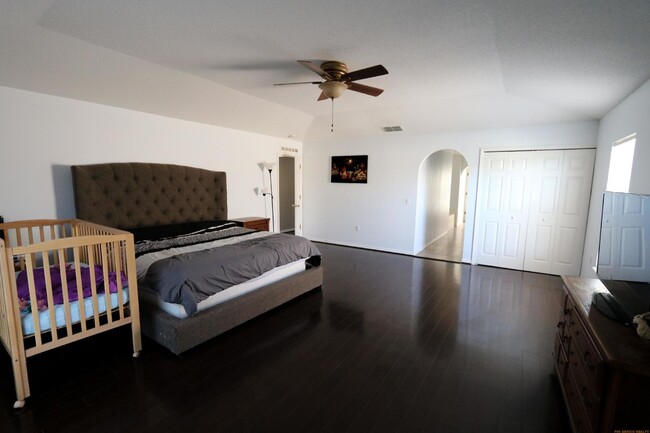 Building Photo - Beautiful  3000 sq ft two story home with ...