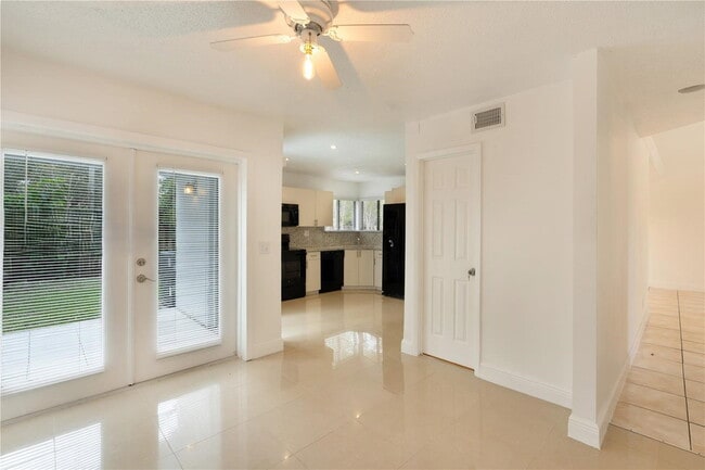 Building Photo - 9587 SW 148th Ave Cir E